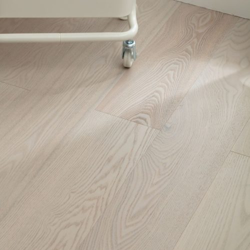 White Oak Floorboard showcasing its light hues and grain texture.