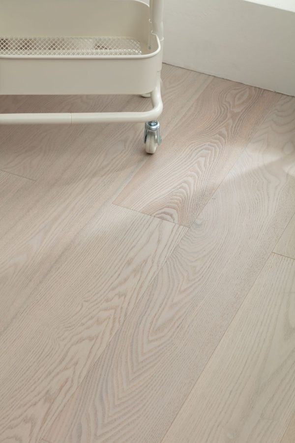 White Oak Floorboard showcasing its light hues and grain texture.