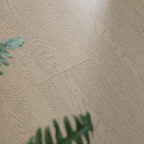 lose-up of QH9905 Oak Floorboards showing natural oak grain with fern accent