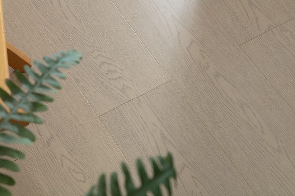 lose-up of QH9905 Oak Floorboards showing natural oak grain with fern accent